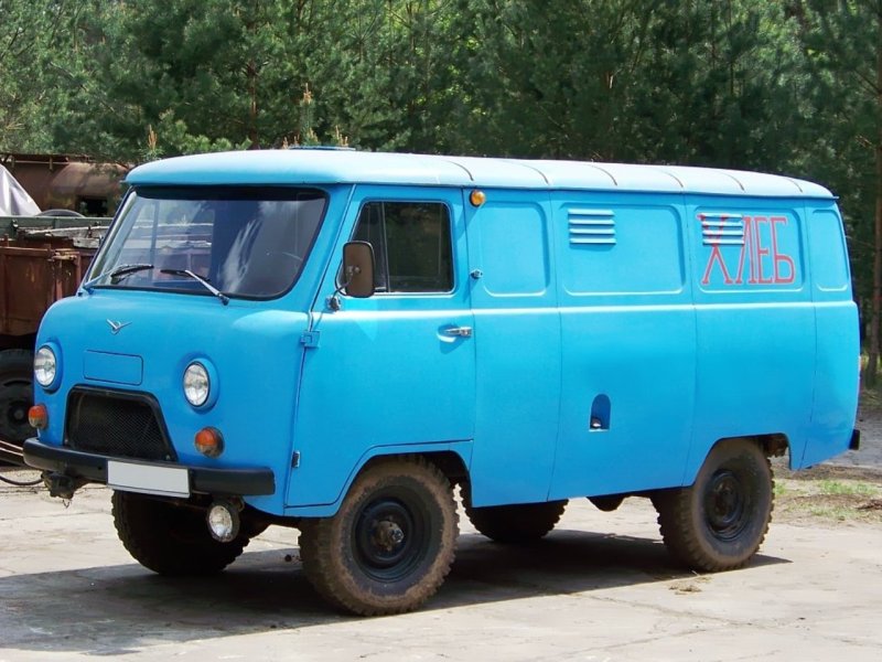 УАЗ 452 В лесу