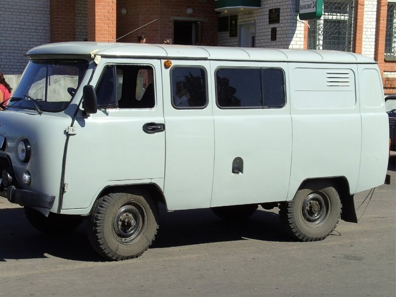 Автомобиль УАЗ Буханка 452