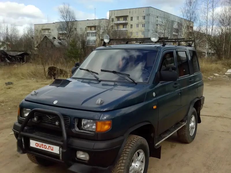Чёрный УАЗ 3160