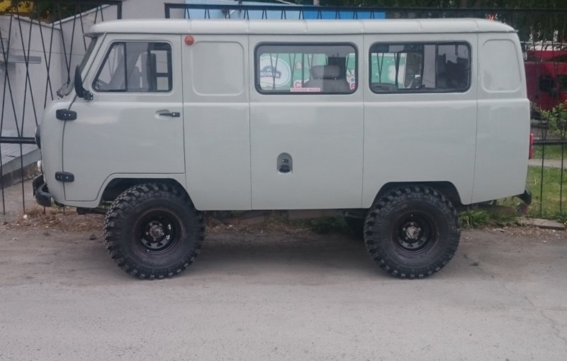 УАЗ 469 на 32 колесах