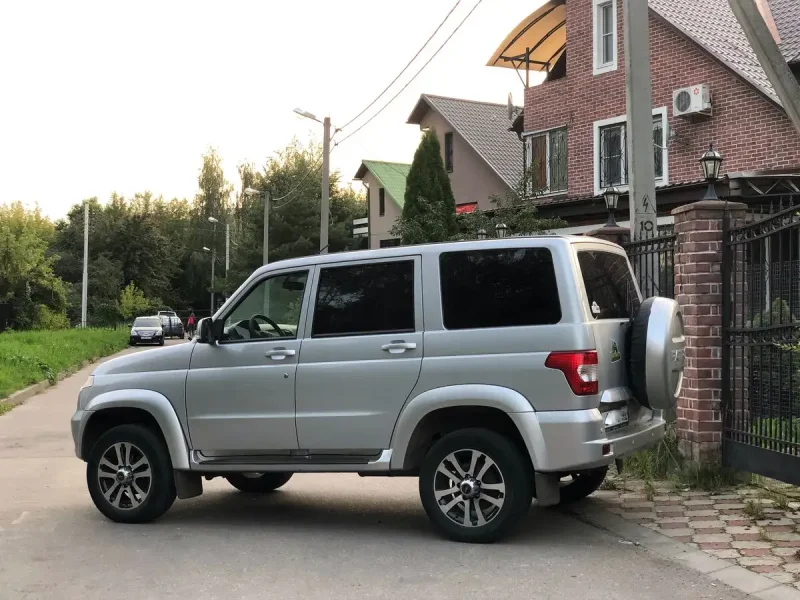 УАЗ Патриот серебристый