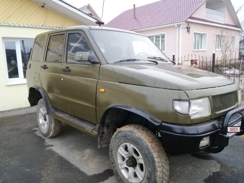 Чёрный УАЗ 3160