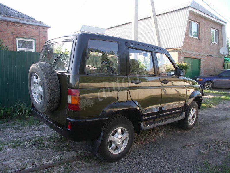 Чёрный УАЗ 3160