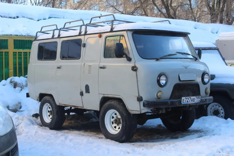 УАЗ Буханка белая ночь