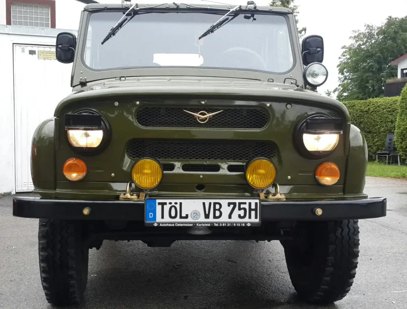 УАЗ 469 вид спереди