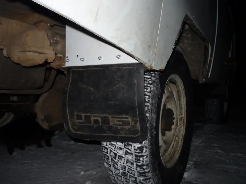 Daihatsu Rocky передние брызговики