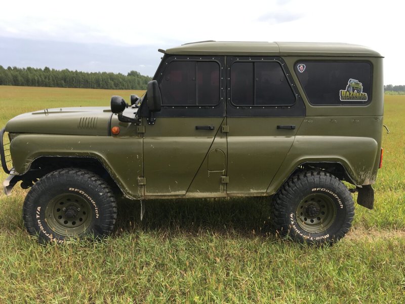 УАЗ 3151 сбоку