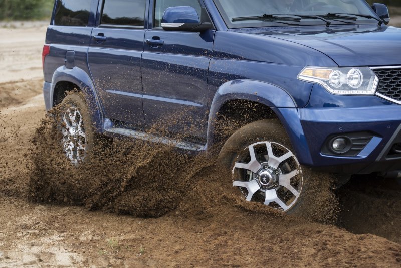 Toyota Hilux at37