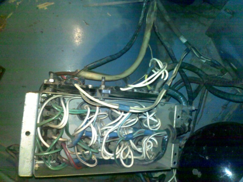 УАЗ 469 моторный отсек