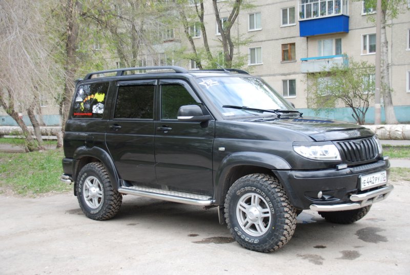 УАЗ Патриот черный 2013
