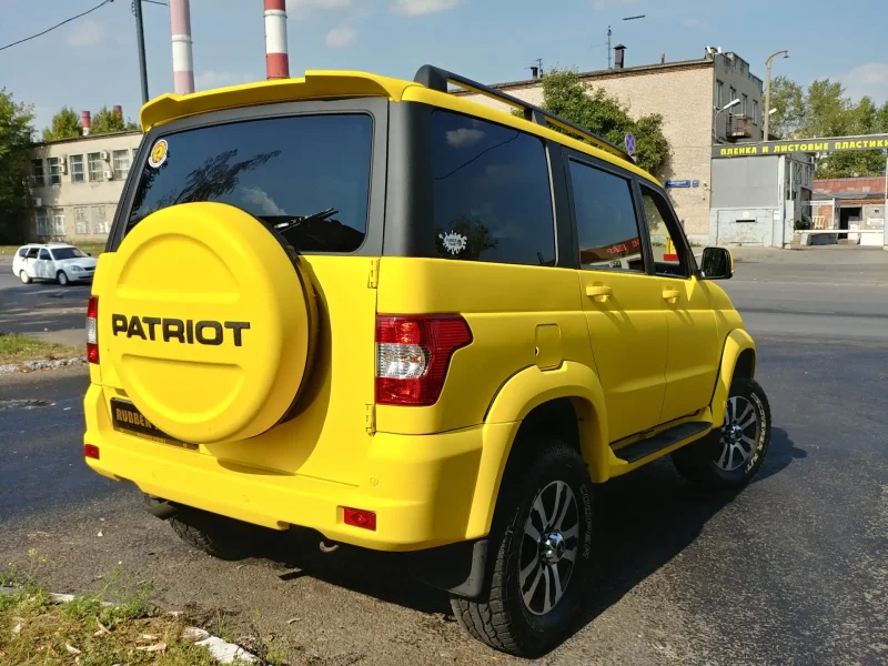 Тюнингованный желтый Патриот УАЗ