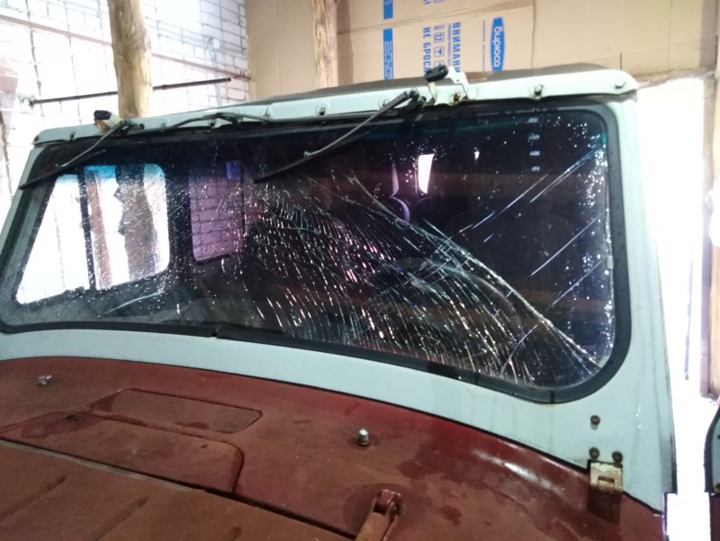 Стекло ветрового окна УАЗ 3151