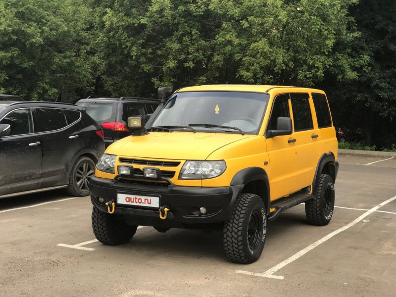 Желтый УАЗ Патриот пикап