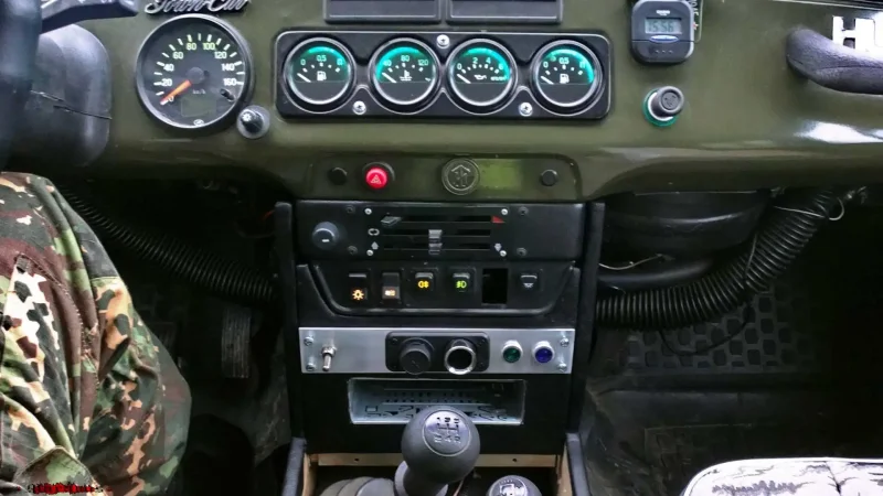 UAZ Hunter панель приборов