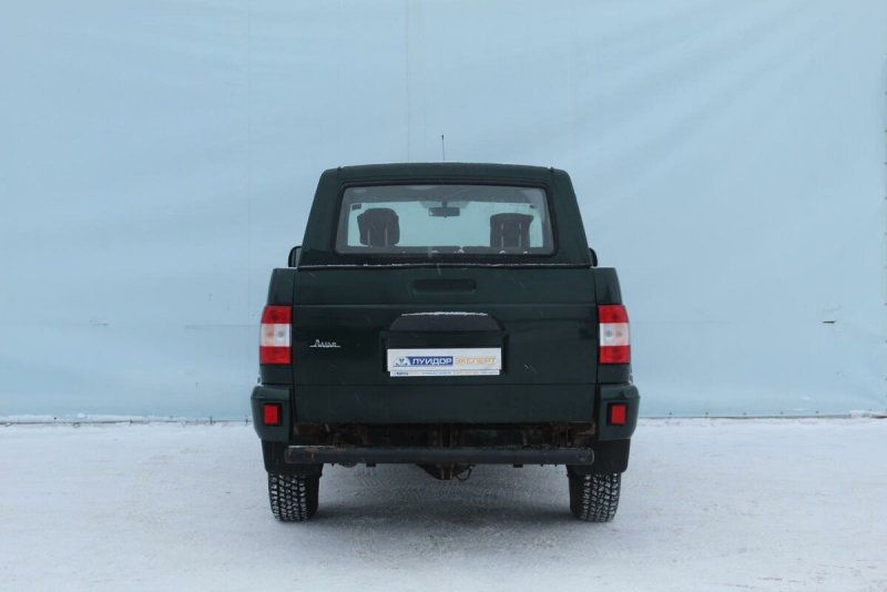 УАЗ Pickup зад