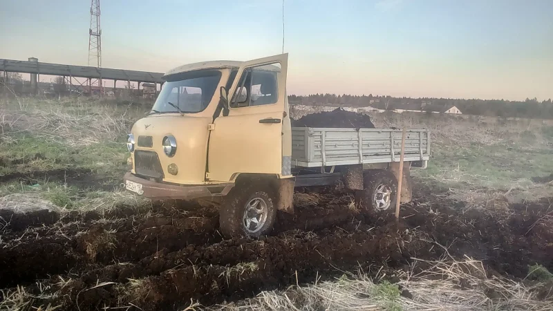 УАЗ 3303 бортовой