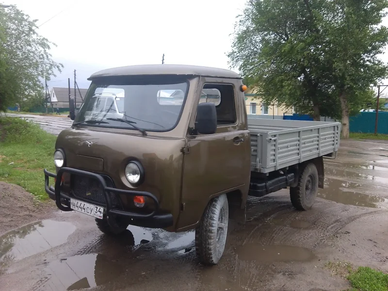 УАЗ 3303 бортовой желтый