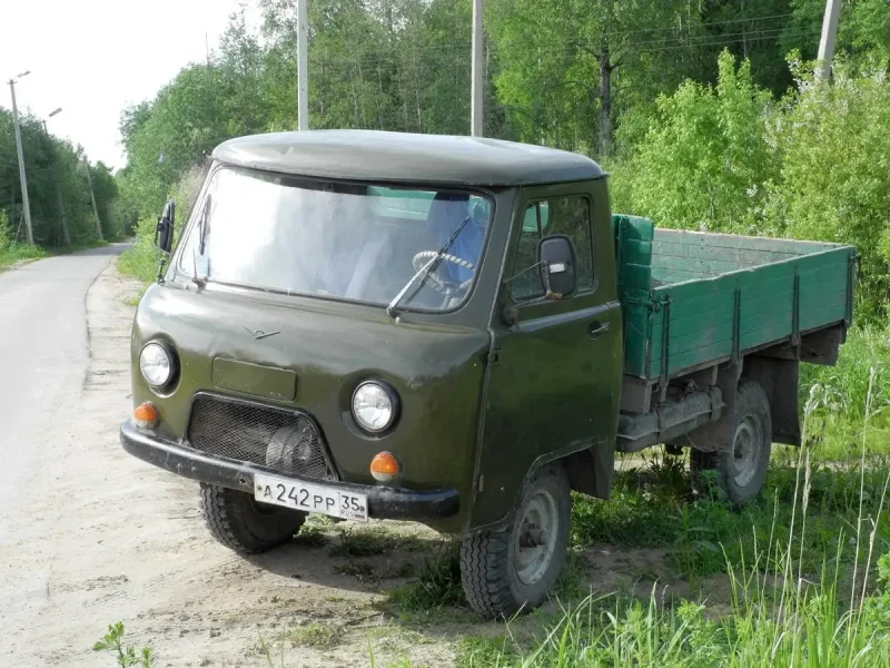 УАЗ бортовой новый 3303