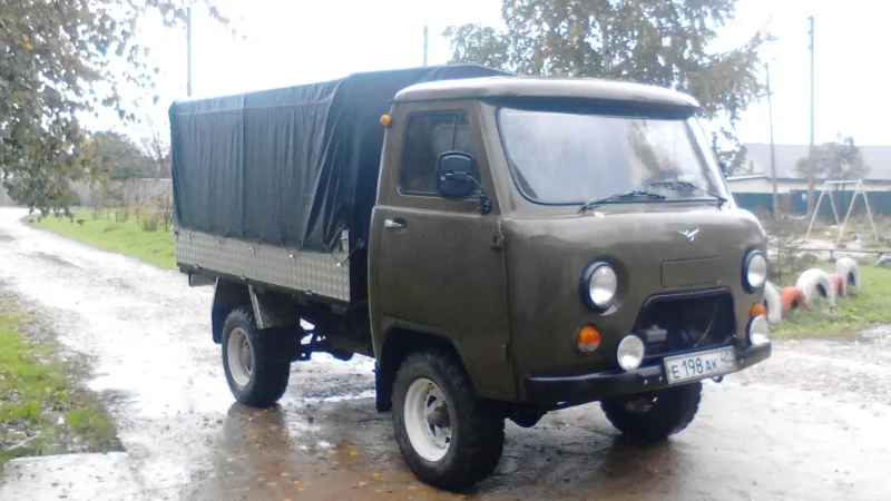 Грузовой автомобиль УАЗ-3303