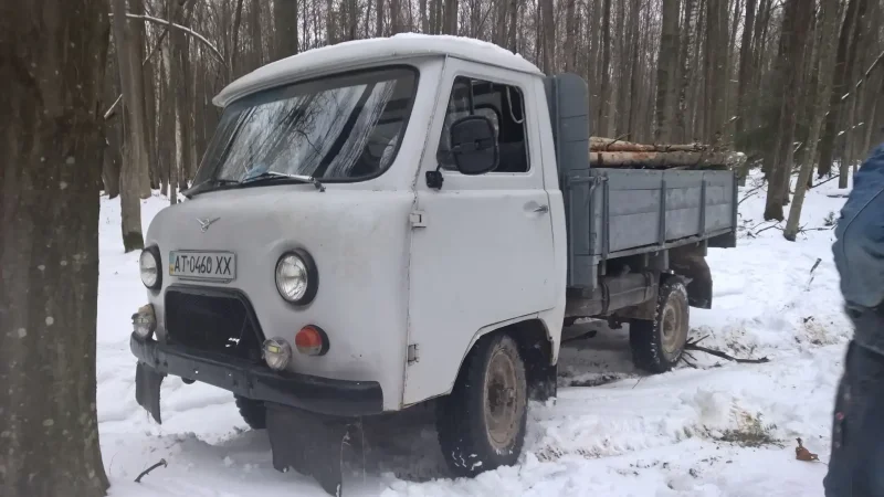 УАЗ грузовой 3303