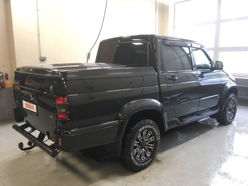 Черный УАЗ Pickup