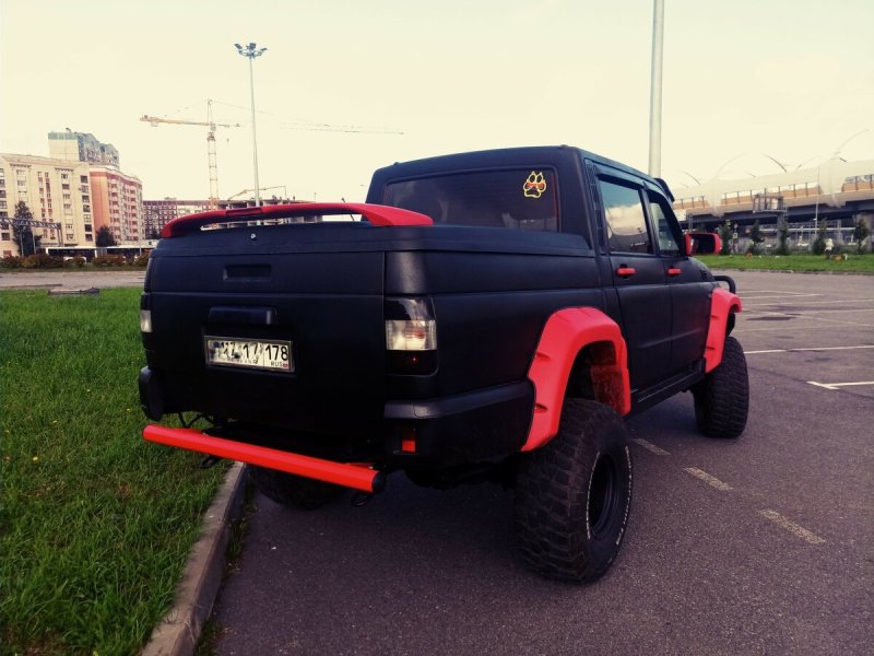 Тюнингованный УАЗ пикап