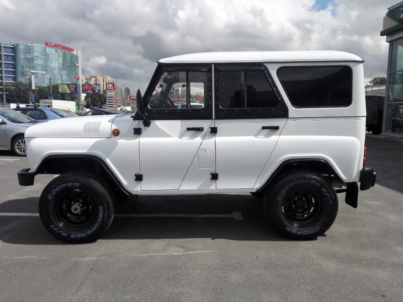UAZ Hunter 2015 белый
