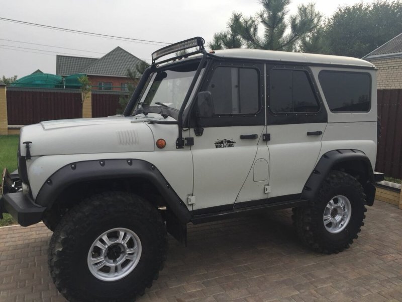 UAZ Hunter белый