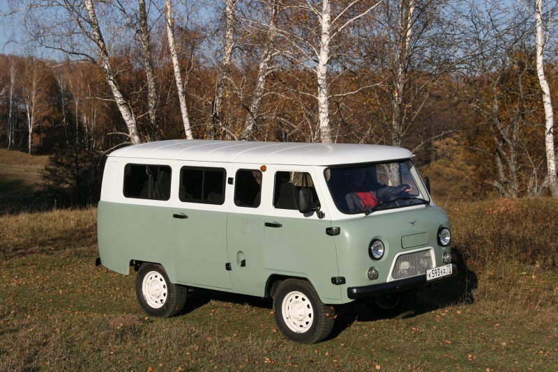 УАЗ 452 красный