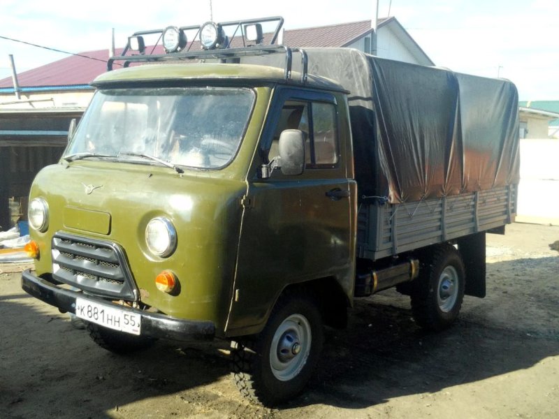 УАЗ 3303 бортовой 2004 года