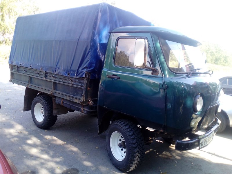 УАЗ 3303 бортовой с голубой кабиной