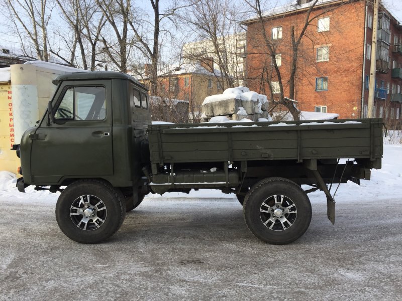 УАЗ С кузовом модель 3303