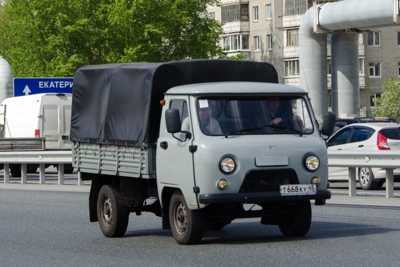 УАЗ грузовой 3303