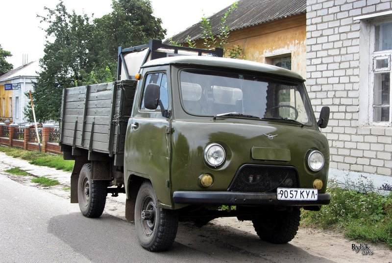 УАЗ 452 3303 бортовой