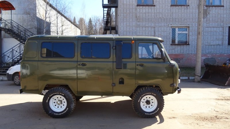 УАЗ Буханка на 32 колесах