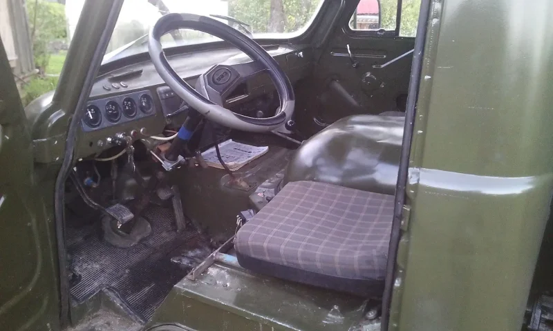 УАЗ 3303 кабина внутри