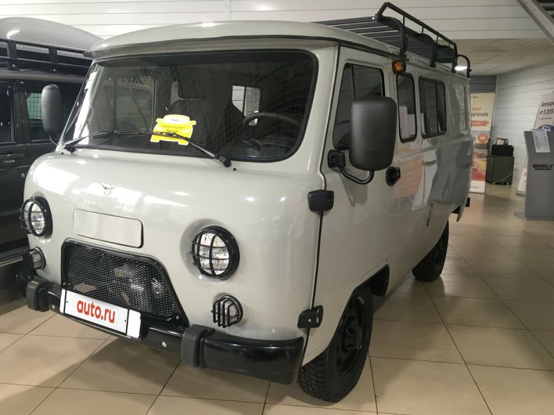 УАЗ 3909 белый