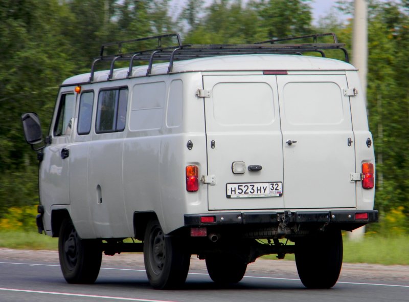 УАЗ 3909 фермер вид сзади