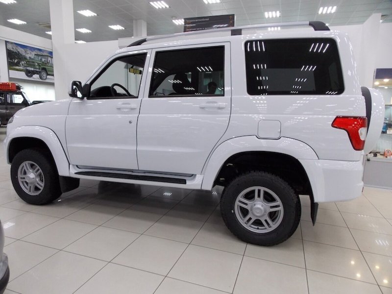 Patriot UAZ белый