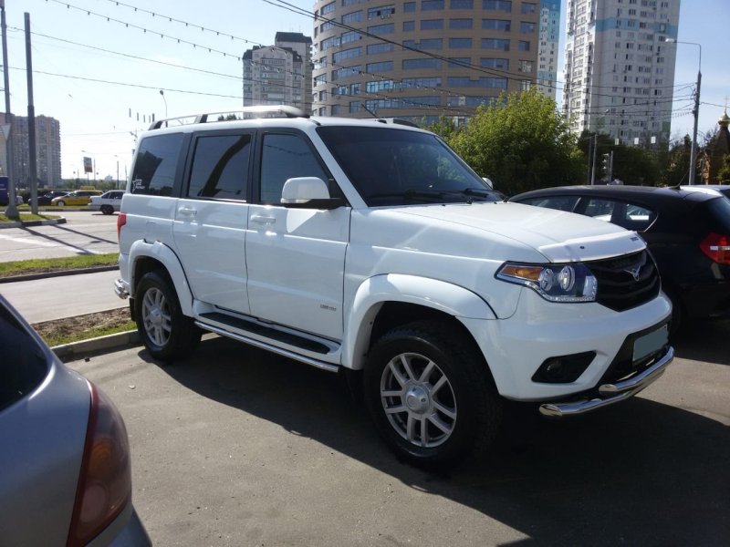 УАЗ Патриот белый видеообзор