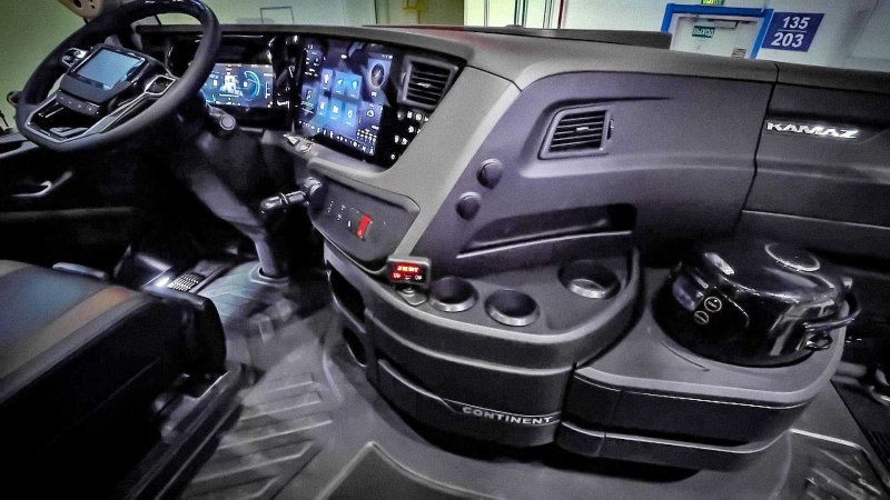 КАМАЗ 65115 салон кабины