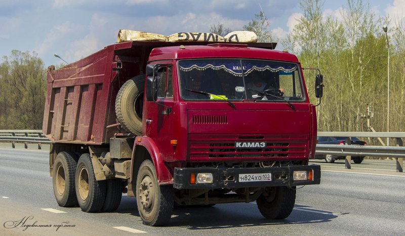 КАМАЗ 65115 красный