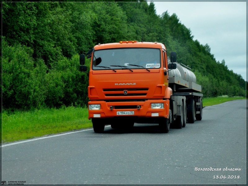 КАМАЗ 65115 на дороге