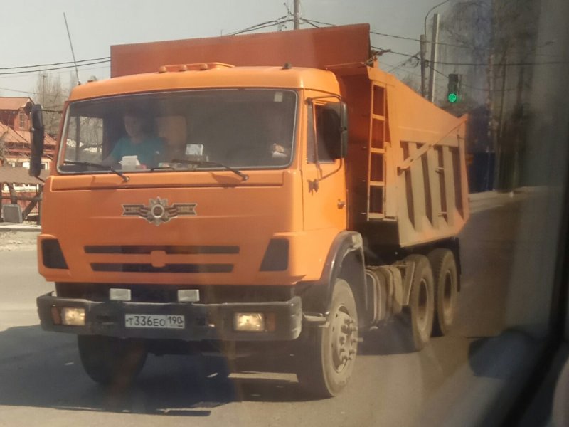 КАМАЗ 65115 самосвал вишневый
