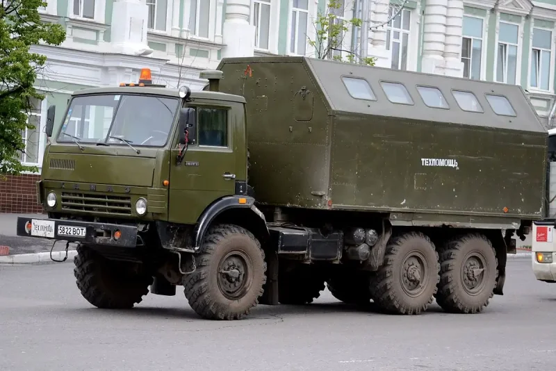 КАМАЗ 43101 армейский