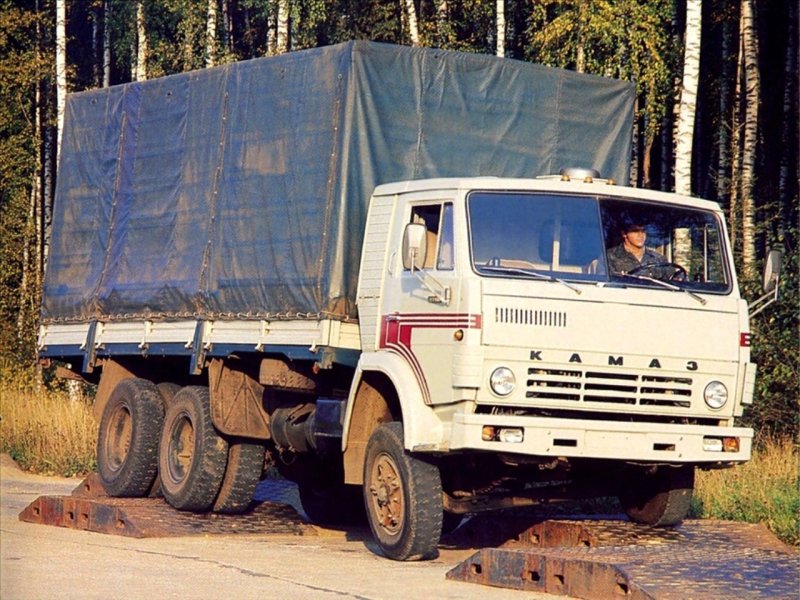 Грузовик КАМАЗ 53212