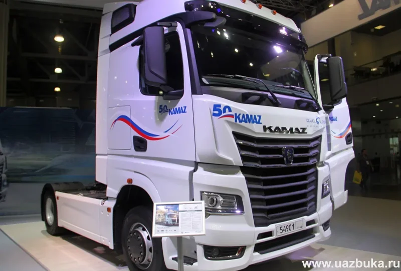 КАМАЗ 54901 кабина внутри