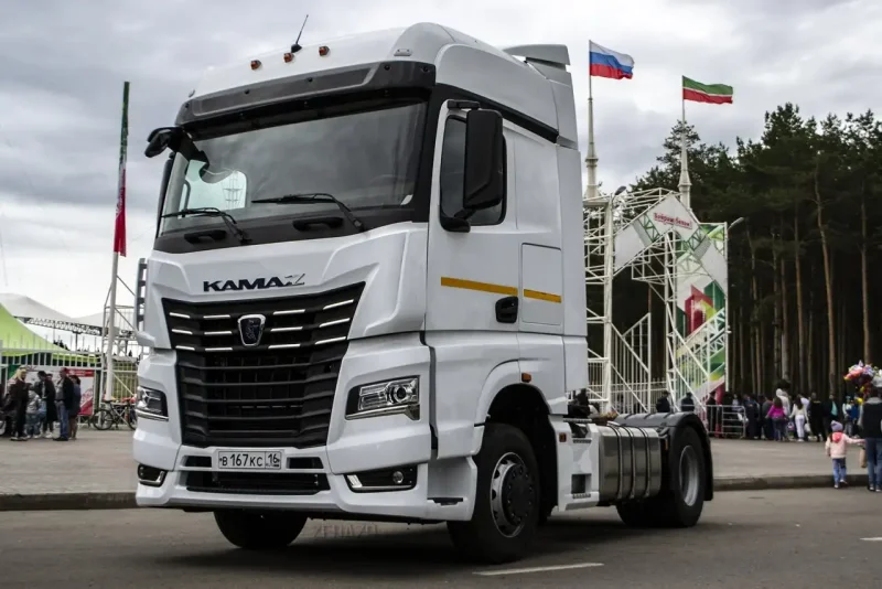 Тягач КАМАЗ-54901
