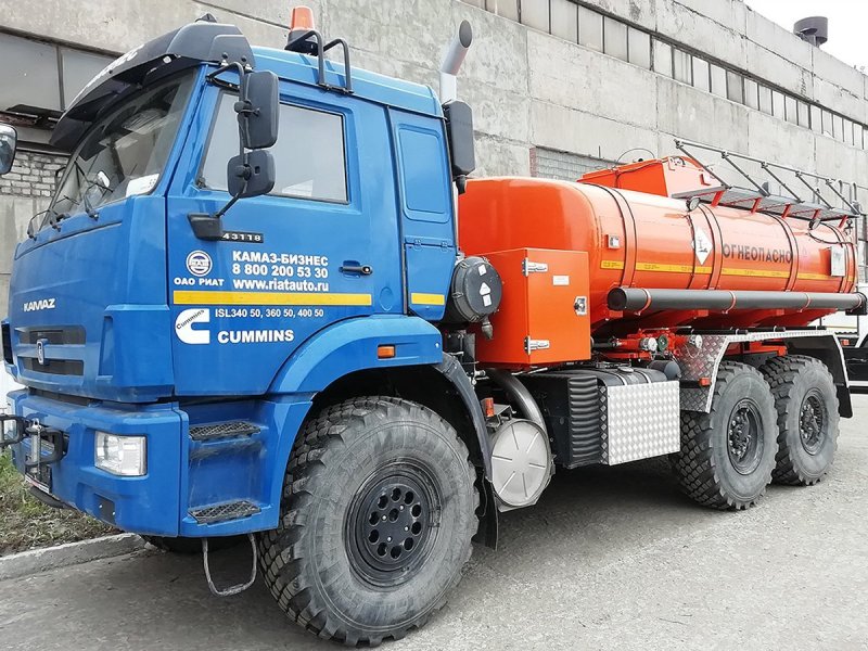 КАМАЗ 43118 топливозаправщик