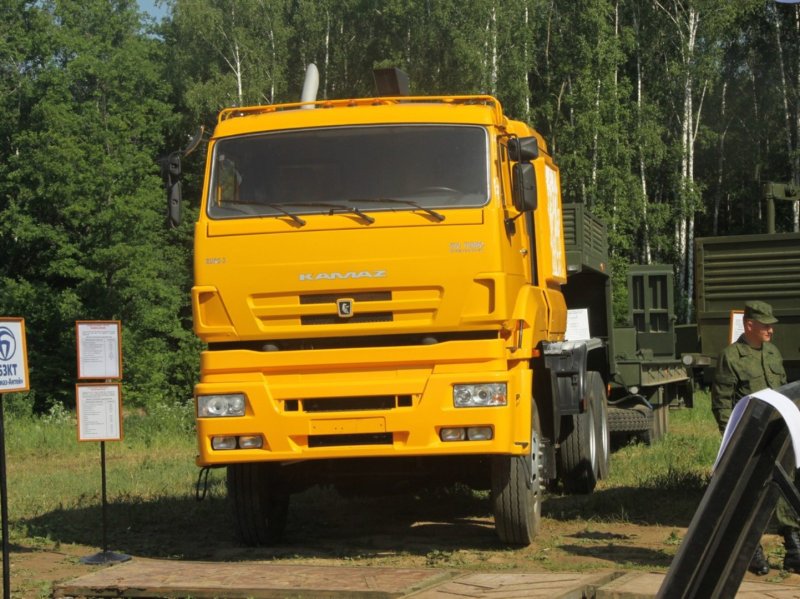 Седельный тягач КАМАЗ 65226
